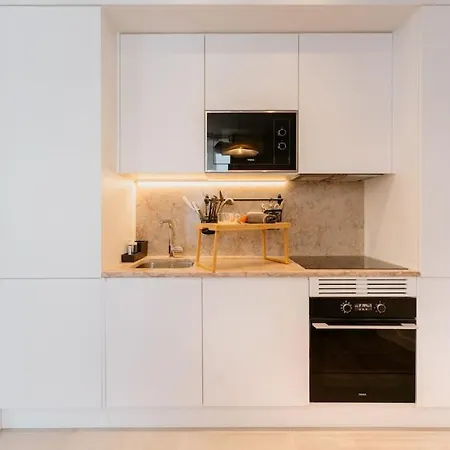Lisbon Orange House - Beautiful Two-Bedroom Apartment 1D-2